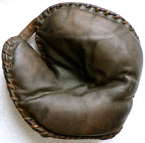 Spalding AXP World Series Basemitt Front