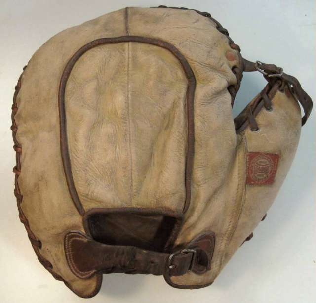 Spalding AXP World Series Model Basemitt Back