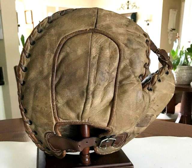Spalding AXP World Series Model Basemitt Back