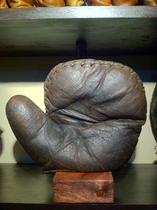 Spalding Basemitt Dark Front