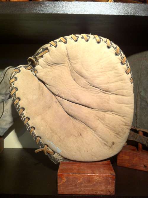 Spalding White Basemitt Front