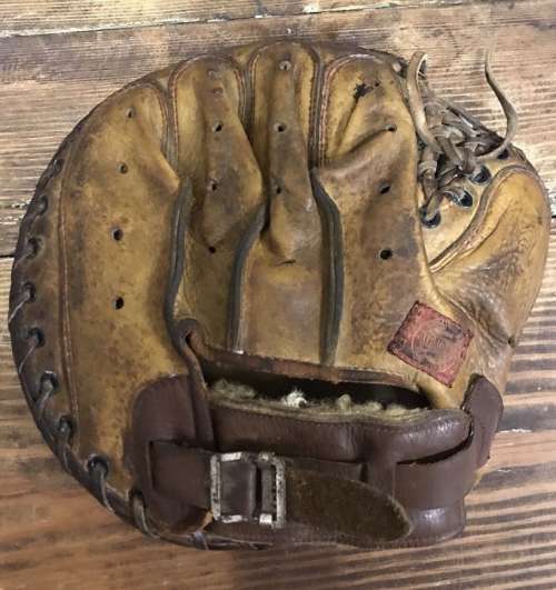 Gabby Hartnett Spalding 10/0 Catchers Mitt Back