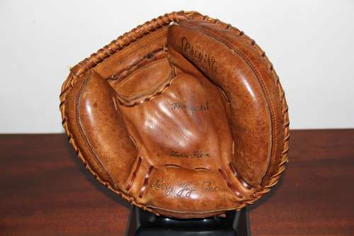 Larry Yogi Berra Spalding 42-703 Front