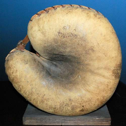 Spalding 6/0 Catchers Mitt Front