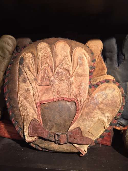 Spalding Catchers Mitt White Back