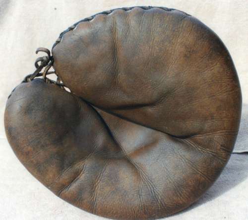 Spalding Vent Hole Catchers Mitt Front