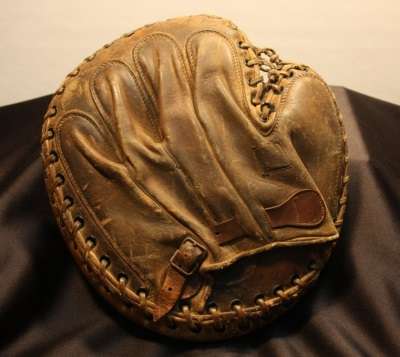 Spalding World Series Catchers Mitt Back