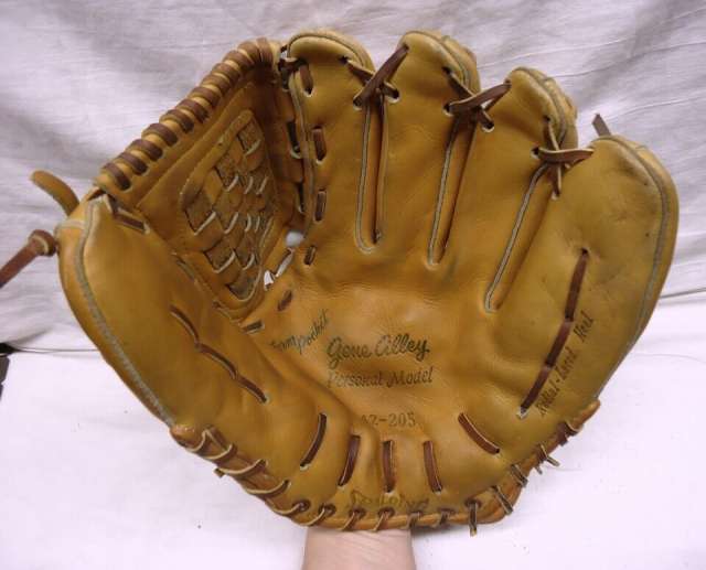 Gene Alley Spalding 442-205 Personal Model Front