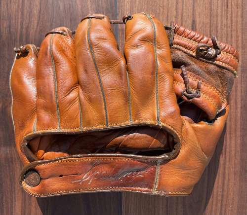 Phil Rizzuto Spalding 1147 Back