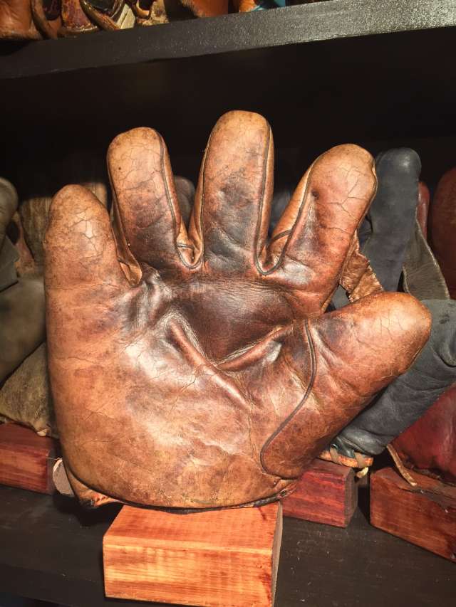 Spalding 1 Inch Web Bown Lefty Front