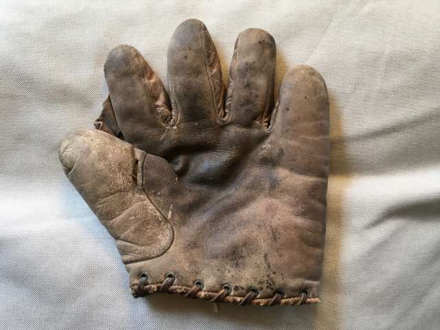 Spalding 1 Inch Web Front 1