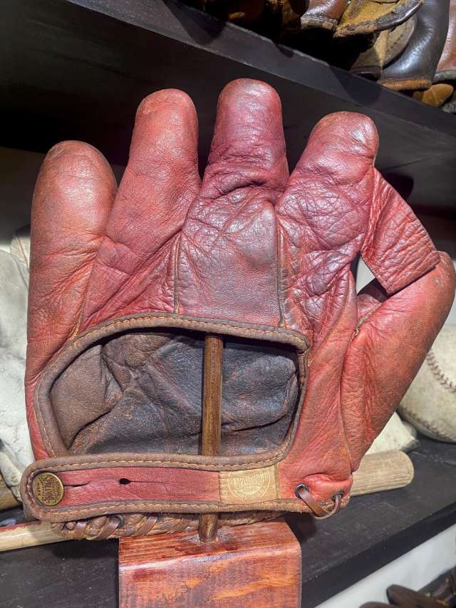 Spalding 1 Inch Web Oxblood Back