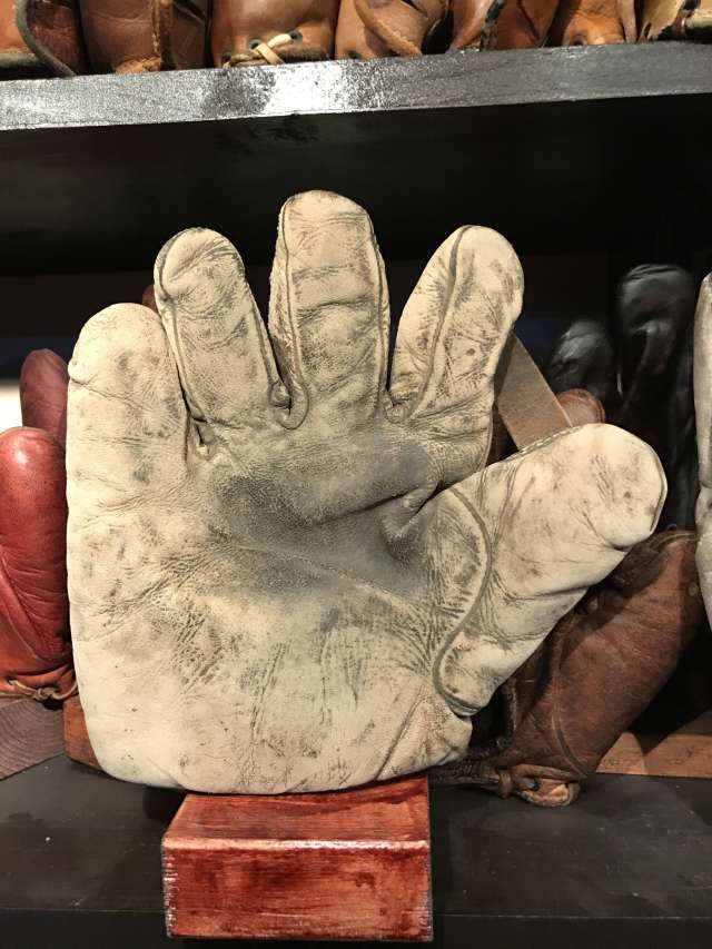 Spalding 1 Inch Web White Lefty Front