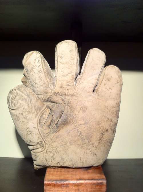 Spalding Full Web White With Asbestos Lining Front