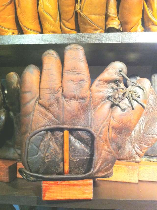 Spalding Lace Web Basemitt Brown Back