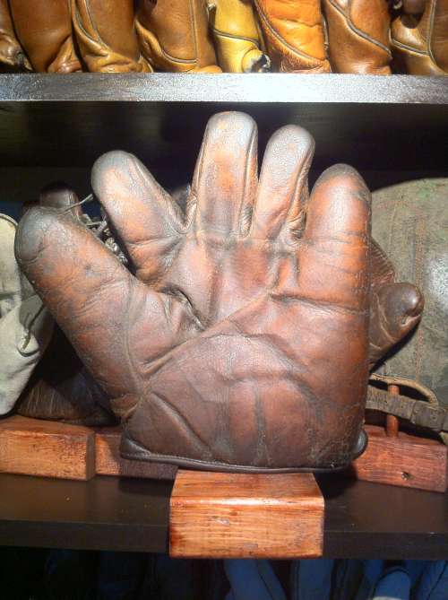 Spalding Lace Web Basemitt Brown Front