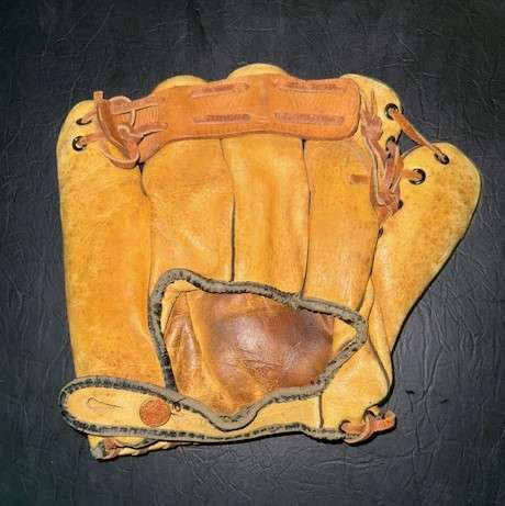 Spalding With Finger Guards Back