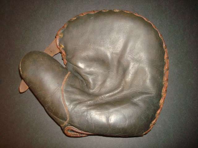 Stall & Dean 7608 Buckle Web Basemitt Front