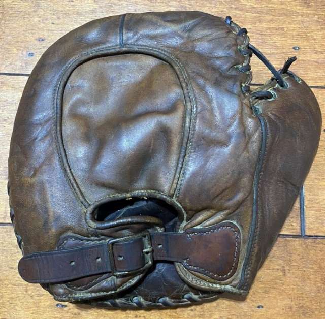 Stall & Dean Basemitt Back