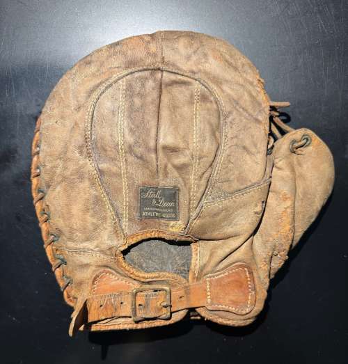 Stall & Dean Basemitt Back