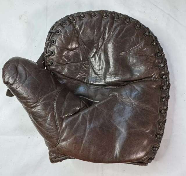 Stall & Dean Basemitt Front