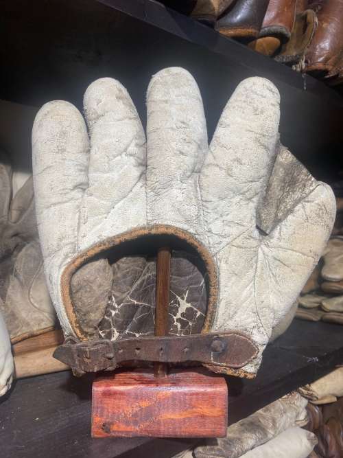 Stall & Dean Buckle Back Full Web White Back