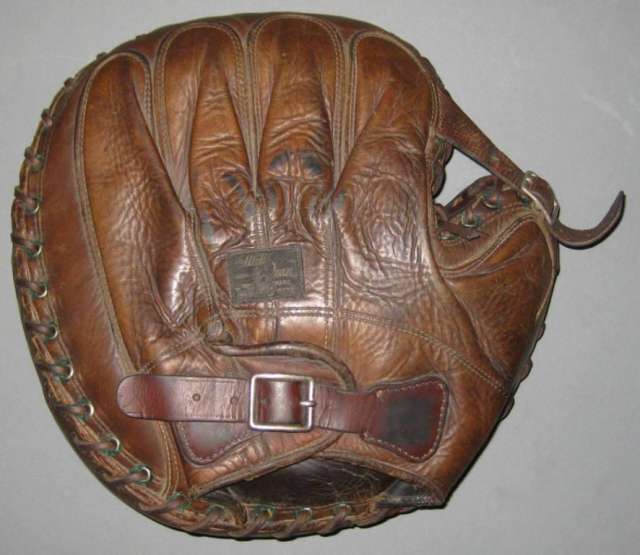 Stall & Dean Buckle Web Catchers Mitt Back