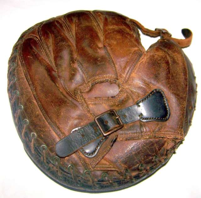 Stall & Dean Buckle Web Catchers Mitt Back