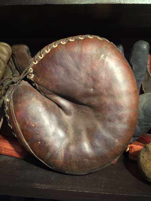 Victor 57C Catchers Mitt Front