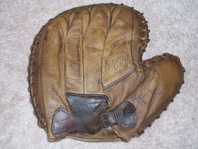 Victor Brown Basemitt Back