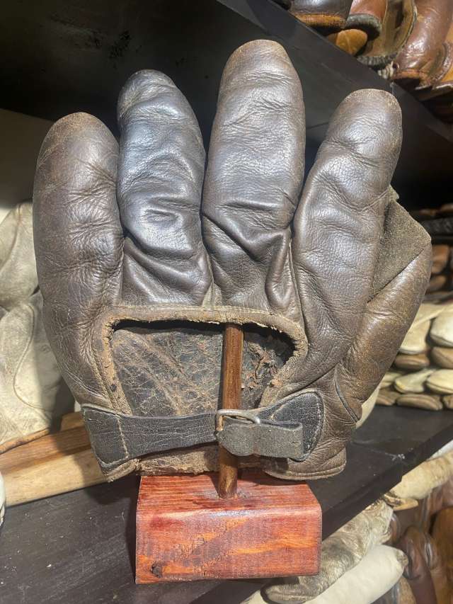 Victor Buckle Back Full Web Back