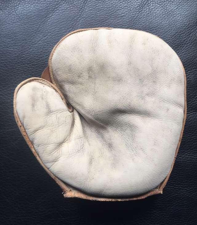 Victor Buckle Web Basemitt Front