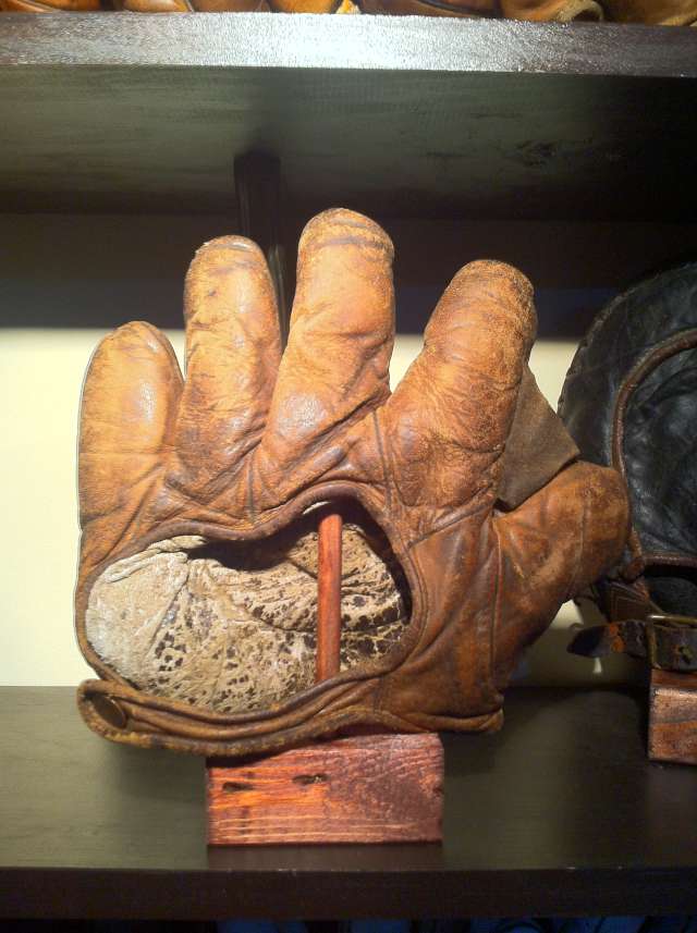 Victor Full Web Brown Back