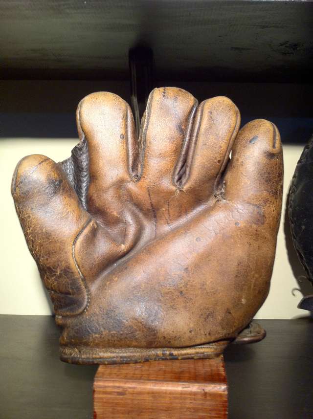 Victor Full Web Brown Front