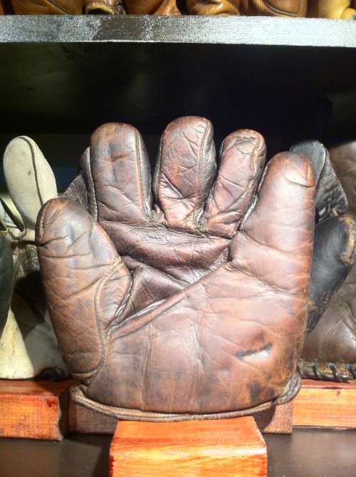 Victor Full Web Brown Front
