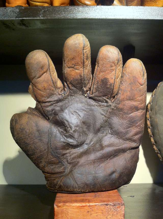 Victor Full Web Brown Front