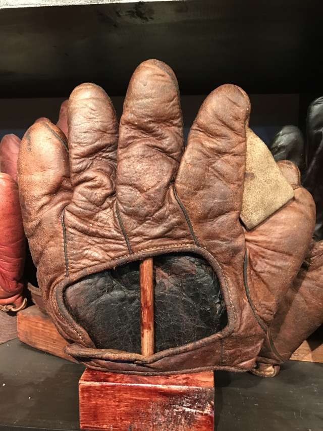 Victor Full Web Burgundy Back