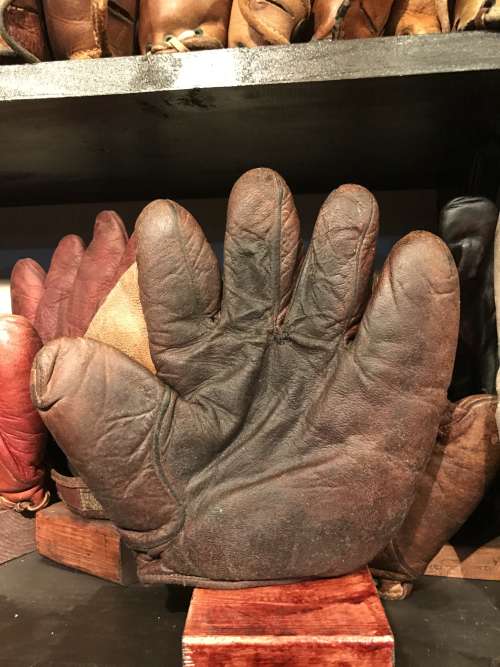 Victor Full Web Burgundy Front