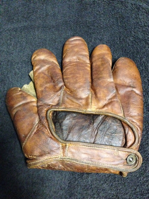 Victor Full Web Lefty Back