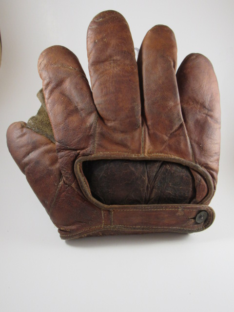 Victor Full Web Lefty Back