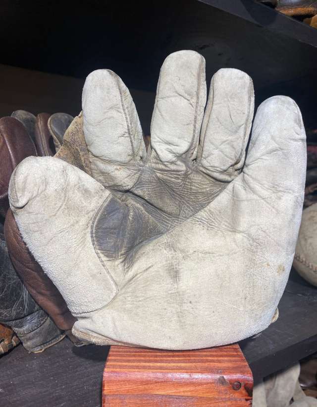 Victor Full Web White Front