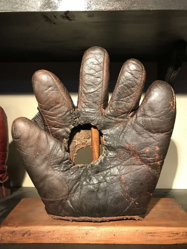 Victor Hole in Palm Full Web Front