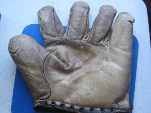 Walter Johnson No Lace Glove Front