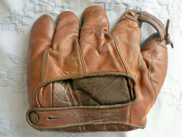 Rogers Hornsby Wilson 648M Back