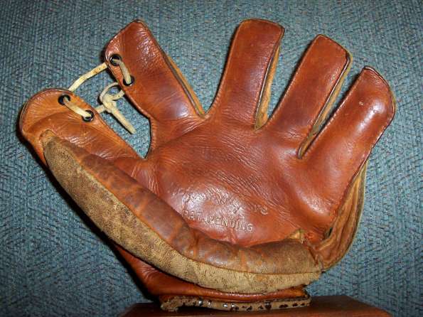 Wilson 692 Softball Glove Front