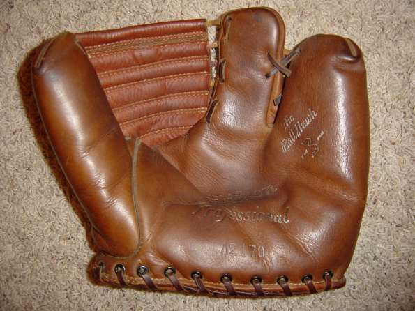 Wilson Ball Hawk A2170 Two Finger Brown Front