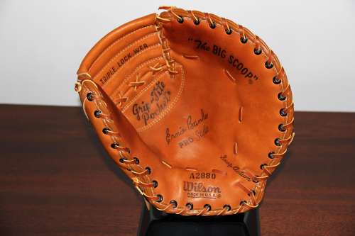 Ernie Banks Wilson A2880 Front