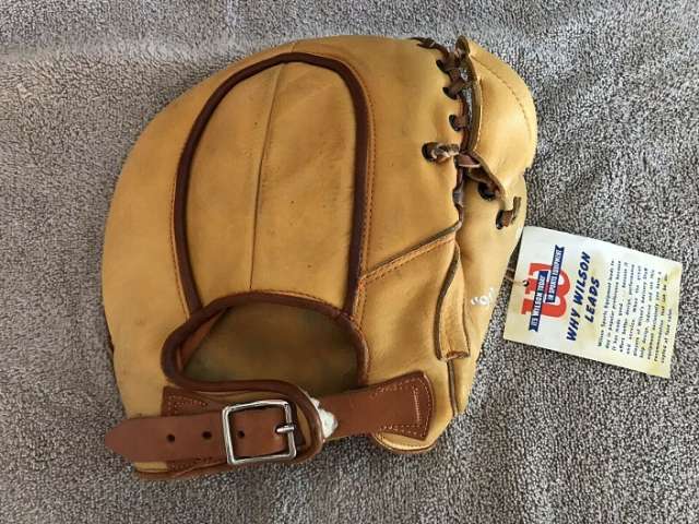 Phil Todt Wilson 562 Basemitt Back