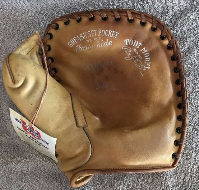 Phil Todt Wilson 562 Basemitt Front