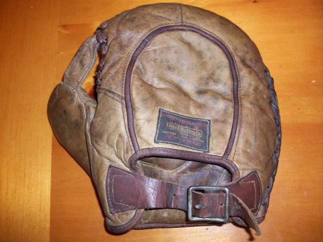 Thomas E. Wilson 1 Inch Web Basemitt Back